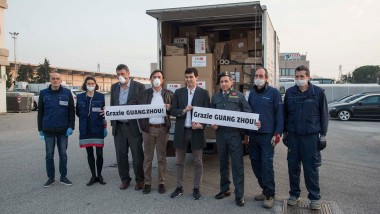 La Cina dona 300mila mascherine a Padova